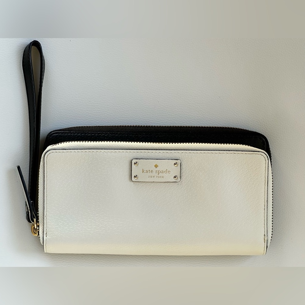 Kate Spade NY Women's Wristlet Wallet Clutch Zip Closure Black Off White Leather - Picture 3 of 15